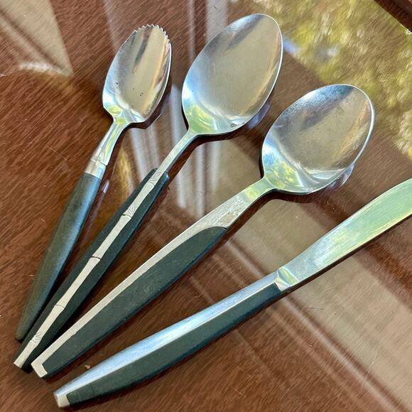 Vintage MCM Stainless Steel and Black Faux Wood Flatware – Set of 4 - Picture 11 of 11